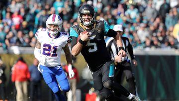Jan 7, 2018; Jacksonville, FL, USA; Jacksonville Jaguars quarterback Blake Bortles (5) runs with the ball against Buffalo Bills free safety Jordan Poyer (21) during the second quarter of the AFC Wild Card playoff football game at Everbank Field. Mandatory
