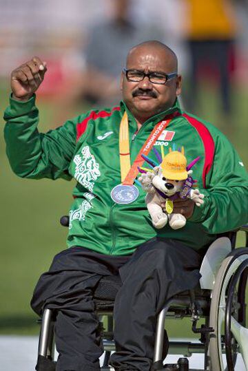 Por haber obtenido medalla de plata en Atletismo en lanzamiento de jabalina en los Juegos Paralímpicos de Río 2016.