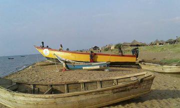 Ésta es la embarcación en la que viajaba el modesto equipo ugandés.
