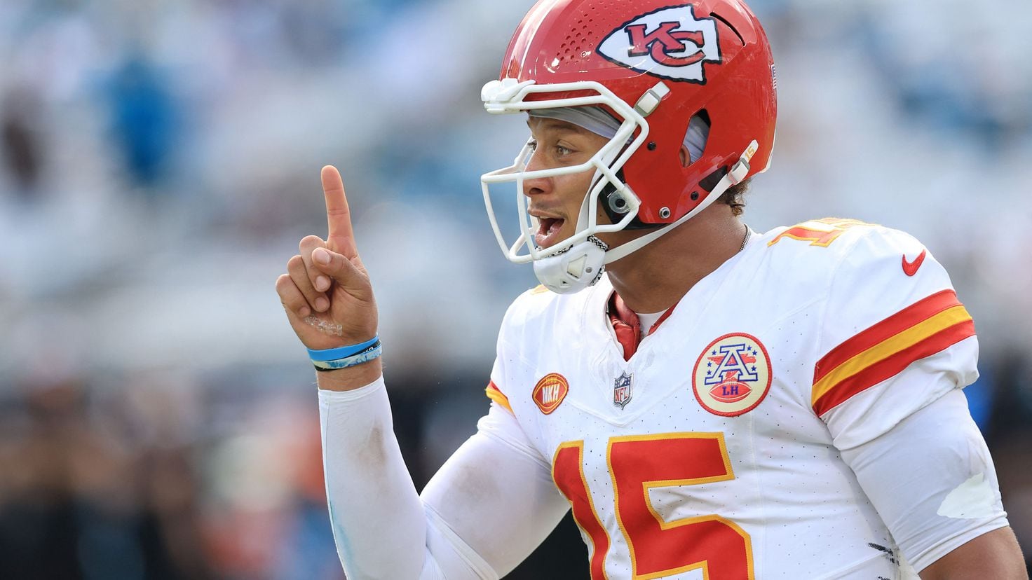 Chiefs restructure Mahomes' contract in record-breaking deal