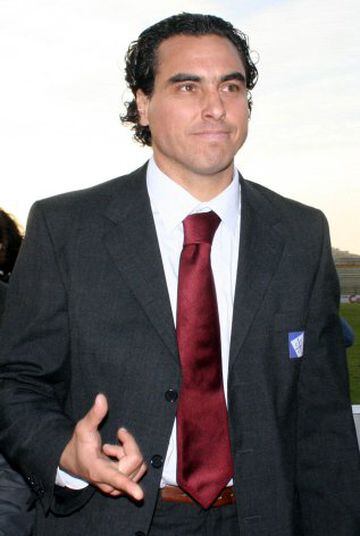 28 de noviembre: 48 años cumple el ex futbolista y técnico peruano José Guillermo 'Chemo' Del Solar. Dirigió a Universidad Católica en 2007, siendo subcampeón del Apertura de aquel año.
