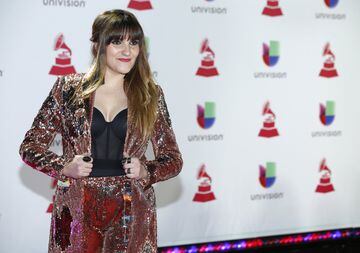 Rozalén en la alfombra roja de los Grammy Latinos 2018.
