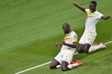 Kalidou Koulibay festeja el gol que anotó contra Ecuador