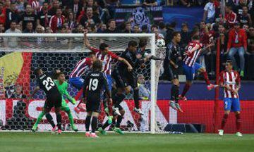 1-0. Saúl Ñíguez scores the first goal for Atlético.