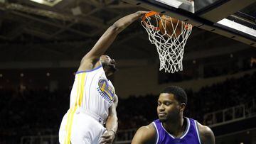 Oct 6, 2016; San Jose, CA, USA; Golden State Warriors forward Kevin Durant (35) dunks the ball over Sacramento Kings forward Rudy Gay (8) in the first quarter at the SAP Center. Mandatory Credit: Cary Edmondson-USA TODAY Sports
