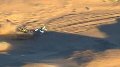 Dakar en su máxima expresión: terrible accidente de este motorista en el desierto