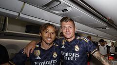 Kroos y Modric, en el avión, camino a la gira estadounidense.