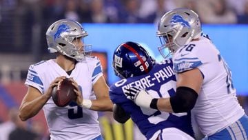EAST RUTHERFORD, NJ - SEPTEMBER 18: Matthew Stafford #9 of the Detroit Lions looks to pass against the New York Giants in the first quarter during their game at MetLife Stadium on September 18, 2017 in East Rutherford, New Jersey.   Elsa/Getty Images/AFP == FOR NEWSPAPERS, INTERNET, TELCOS &amp; TELEVISION USE ONLY ==