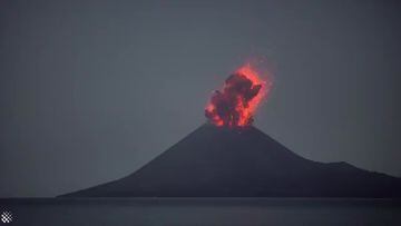 Anak Krakatoa: spectacular eruption captured on video