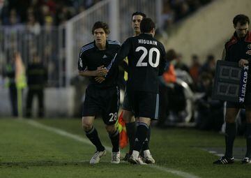Marcos Alonso siguió la estela de su abuelo, Marquitos, pero sólo pudo disputar un partido, en la 2009-10, en Santander. Al terminar la campaña se fue traspasado al Bolton y luego crecería en la Fiorentina y el Chelsea hasta ser internacional.

