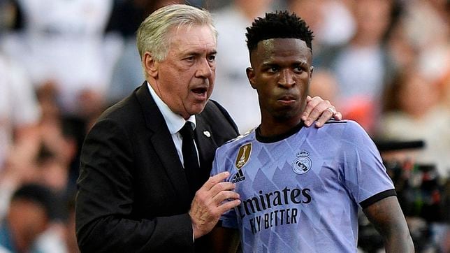 A furious Carlo Ancelotti reacts to Vinícius incident during Real Madrid defeat