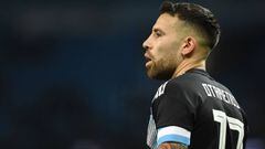 Argentina&#039;s defender Nicolas Otamendi looks on during the International friendly football match between Argentina and Italy at the Etihad stadium in Manchester, north west England on March 23, 2018. / AFP PHOTO / Oli SCARFF