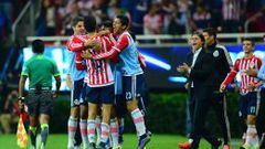 Mat&iacute;as Almeyda celebra el segundo gol de Chivas.