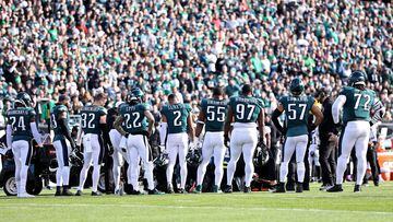 PHILADELPHIA, PENNSYLVANIA - JANUARY 01: Teammates stand around Josh Sweat #94 of the Philadelphia Eagles after an injury against the New Orleans Saints during the first quarter at Lincoln Financial Field on January 01, 2023 in Philadelphia, Pennsylvania.   Dustin Satloff/Getty Images/AFP (Photo by Dustin Satloff / GETTY IMAGES NORTH AMERICA / Getty Images via AFP)