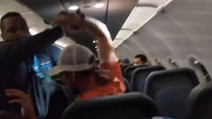 Incidente en pleno vuelo con una azafata y esto es lo que pasó
