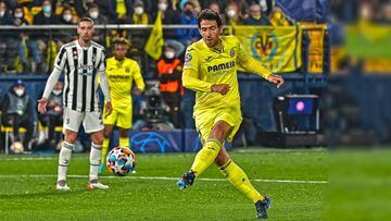Villarreal&#039;s Spanish midfielder Daniel Parejo shoots and scores a goal during the UEFA Champions League football match between Villarreal and Juventus at La Ceramica stadium in Vila-real on February 22, 2022. (Photo by JAVIER SORIANO / AFP)
