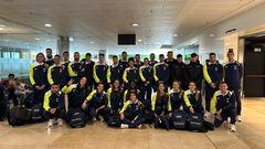 Los 29 integrantes del equipo español para los Europeos de atletismo bajo techo posan en Barajas antes de emprender la expedición a Estambul, sede de la cita.