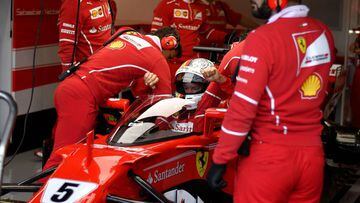Vettel con el 'shield' instalado en su Ferrari.