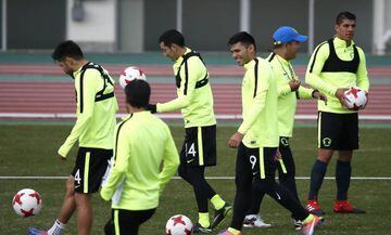 Club America's Silvio Romero, center right, and his teammates warm up during a training session at the FIFA Club World Cup