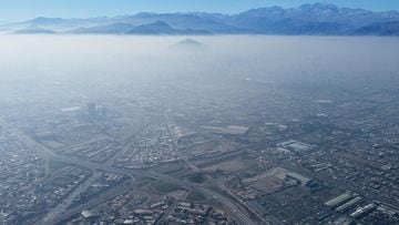 Santiago, 17 de mayo de 2022. l Alto nivel de contaminacion se registra en Santiago.Javier Salvo/Aton Chile