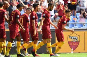 Roma's Italian forward Stephan El Shaarawy (R) celebtates with teammates after opening the scoring during the Italian Serie A football match AS Rome vs Chievo Verona on September 16, 2018 at the Olympic stadium in Rome.