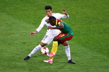 Soccer Football - Cameroon v Chile - FIFA Confederations Cup Russia 2017 - Group B - Spartak Stadium, Moscow, Russia - June 18, 2017   Chile’s Gonzalo Jara in action with Cameroon’s Christian Bassogog    REUTERS/Kai Pfaffenbach
