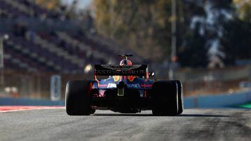 MONTMELO, SPAIN - MARCH 09:  Daniel Ricciardo of Australia driving the (3) Aston Martin Red Bull Racing RB14 TAG Heuer on track during day four of F1 Winter Testing at Circuit de Catalunya on March 9, 2018 in Montmelo, Spain.  (Photo by Mark Thompson/Gett