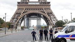 According to reports the Eiffel Tower in Paris has been cordoned off and evacuated by French police. The incident appears to now be over.