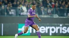 Yerry Mina tuvo su primer partido de titular con Fiorentina.