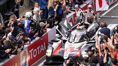 Le Mans (France), 16/06/2019.- Sebastien Buemi of Switzerland, Kazuki Nakajima of Japan (driver) and Fernando Alonso of Spain, drivers of Toyota Gazoo Racing (starting no.8) in a Toyota TS050 Hybrid celebrates their victory in the Le Mans 24 Hours race in