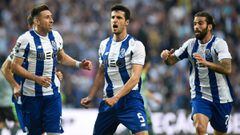 Iv&aacute;n Marcano celebra con H&eacute;ctor Herrera y Sergio Oliveira un gol con el Porto en la goleada 5-1 ante el Vitoria Setubal. 