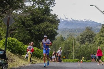 El volcán Villarrica fue protagonista en la gran mayoría de las postales del Ironman de Pucón como es costumbre.