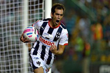 César Delgado festeja un gol con Monterrey