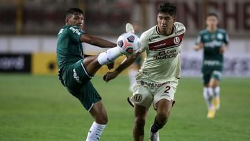 LIMA, PERU - APRIL 21: Rony of Palmeiras competes for the ball with Luis Valverde of Universitario during a match between Universitario and Palmeiras as part of Group A of Copa CONMEBOL Libertadores 2021 at Estadio Monumental on April 21, 2021 in Lima, Pe