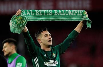 Real Betis' Danish defender Riza Durmisi celebrates at the end of the Spanish league football match between Sevilla and Real Betis at the Sanchez Pizjuan stadium in Sevilla on January 6, 2018.