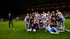 Luis Enrique y los jugadores de la Selección celebran la victoria ante Portugal.
