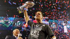 HOUSTON, TX - FEBRUARY 05: Tom Brady #12 of the New England Patriots celebreates with the Vince Lombardi Trophy after defeating the Atlanta Falcons during Super Bowl 51 at NRG Stadium on February 5, 2017 in Houston, Texas. The Patriots defeated the Falcon