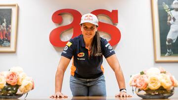 Laia Sanz visita la redacción de AS tras disputar su 13º Dakar.