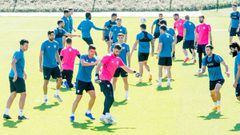 Los jugadores del Athletic de Bilbao, durante el entrenamiento de este viernes preparando el partido frente al Granada. 