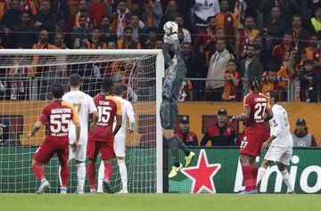 Courtois, contra el Galatasaray.