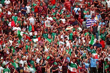 Mexico fans cheer before the game against the Uruguay at State Farm Stadium