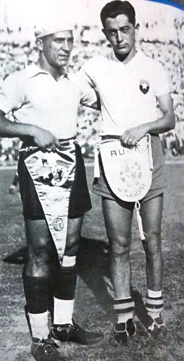 Capitanes de Uruguay y Chile en 1941: Roberto Porta y Ra&uacute;l Toro Julio.