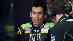BURI RAM, THAILAND - FEBRUARY 16:  Hafizh Syahrin of Malaysia and Monster Yamaha Tech 3 speaks with mechanics during the MotoGP Tests In Thailand on February 16, 2018 in Buri Ram, Thailand.  (Photo by Mirco Lazzari gp/Getty Images)