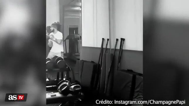 Drake shows off boxing skills in viral video