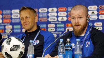 Moscow (Russian Federation), 15/06/2018.- Iceland captain Aron Gunnarsson (R) and head coach Heimir Hallgrimsson during a press conference after the training session in Moscow, Russia, 15 June 2018. (Mundial de F&uacute;tbol, Mosc&uacute;, Rusia, Islandia) EFE/EPA/FELIPE TRUEBA EDITORIAL USE ONLY