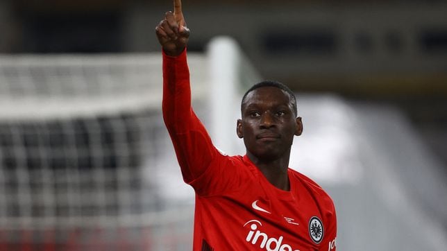 El Eintracht rechaza la primera oferta del PSG por Kolo Muani y le exige 100 millones