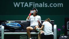 SINGAPORE - OCTOBER 22:  Garbine Muguruza of Spain receives treatment during practice prior to the BNP Paribas WTA Finals Singapore at Singapore Sports Hub on October 22, 2016 in Singapore.  (Photo by Clive Brunskill/Getty Images)