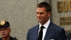 NEW YORK, NY - AUGUST 31:  Quarterback Tom Brady of the New England Patriots leaves federal court after contesting his four game suspension with the NFL on August 31, 2015 in New York City. U.S. District Judge Richard Berman had required NFL commissioner Roger Goodell and Brady to be present in court when the NFL and NFL Players Association reconvened their dispute over Brady&#039;s four-game Deflategate suspension. The two sides failed to reach an agreement to their seven-month standoff.  (Photo by Spencer Platt/Getty Images)