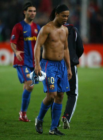 El mejor futbolista del mundo en 2006, también sufrió de los excesos que se vieron reflejados en su físico.