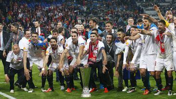 Football Soccer - Liverpool v Sevilla - UEFA Europa League Final - St. Jakob-Park, Basel, Switzerland - 18/5/16
 Sevilla celebrate with the trophy after the game
 Reuters / Ruben Sprich
 Livepic
 EDITORIAL USE ONLY.  
 ALEGRIA CELEBRACION COPA TROFEO CAMPEONES 
 PUBLICADA 19/05/16 NA MA02 5COL